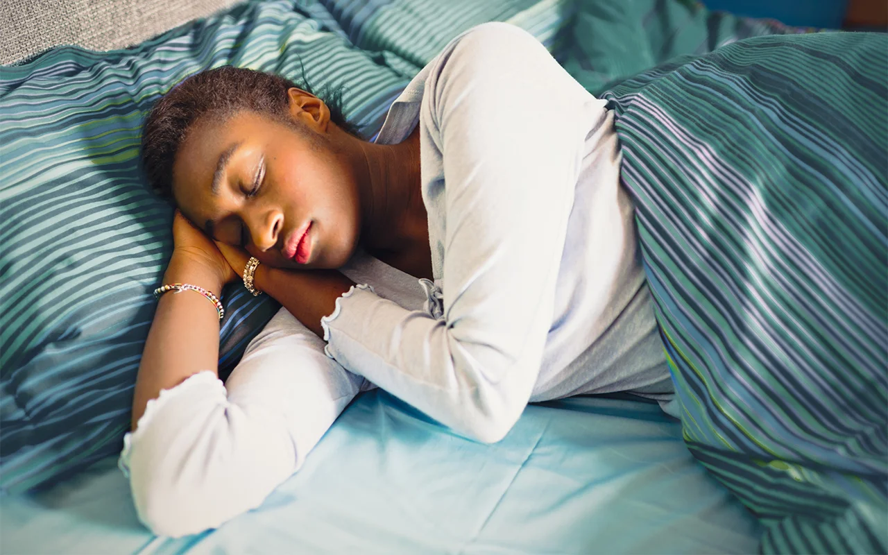 How to Establish a Healthy Sleep Routine During These Dark, Dreary Days of Winter